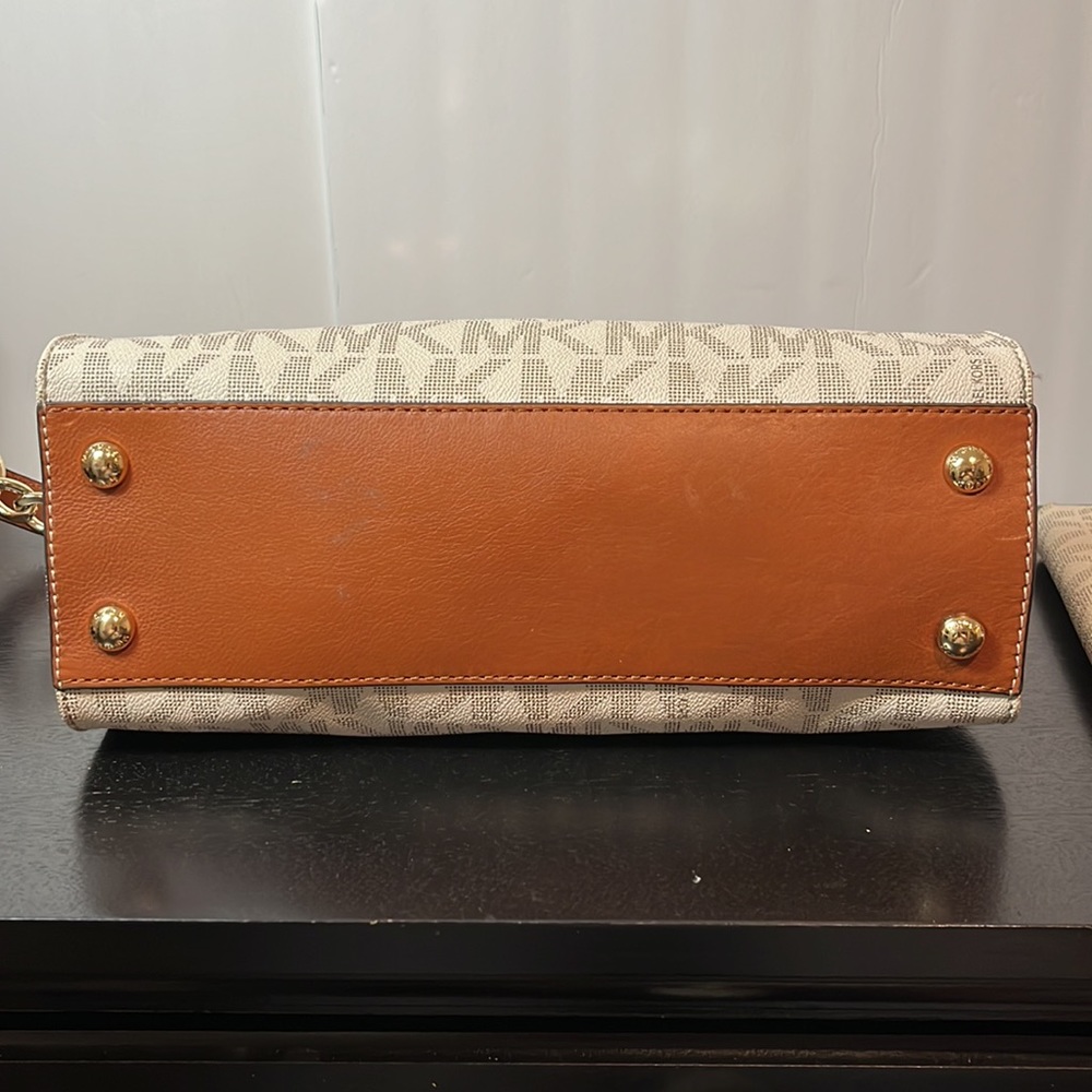 Michael Kors Hamilton Monogram With Matching Wallet - Picture 11 of 17